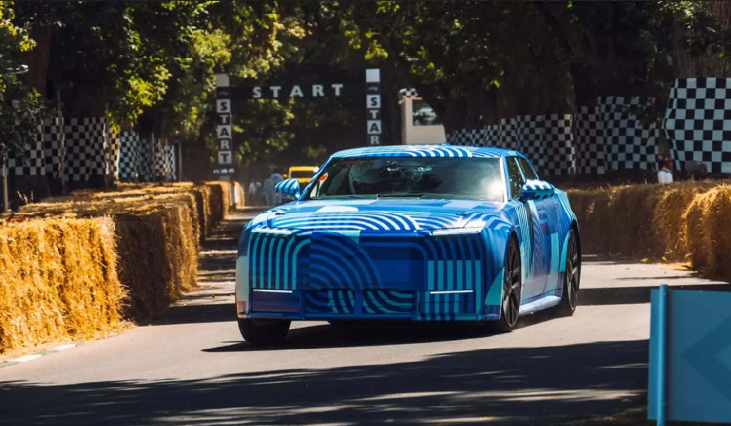 Jaguar Type 01 w ruchu. Elektryczne GT na Goodwood