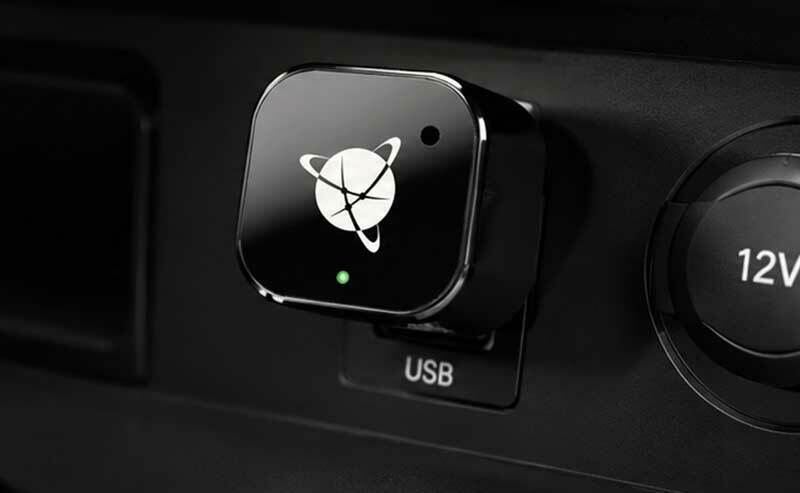 CarPlay i Android Auto bez kabla. Adapter NAVITEL CPA5 za 129 zł