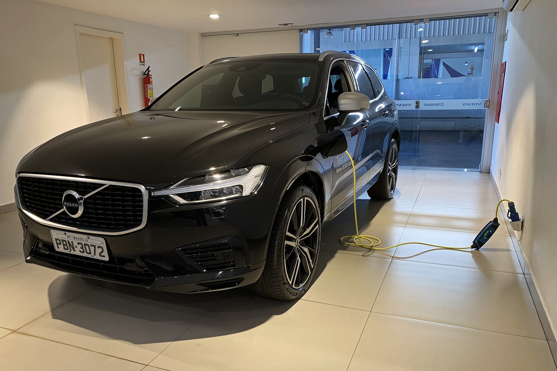 Volvo XC60 second generation plug-in hybrid variant charging in Brasilia, Brazil