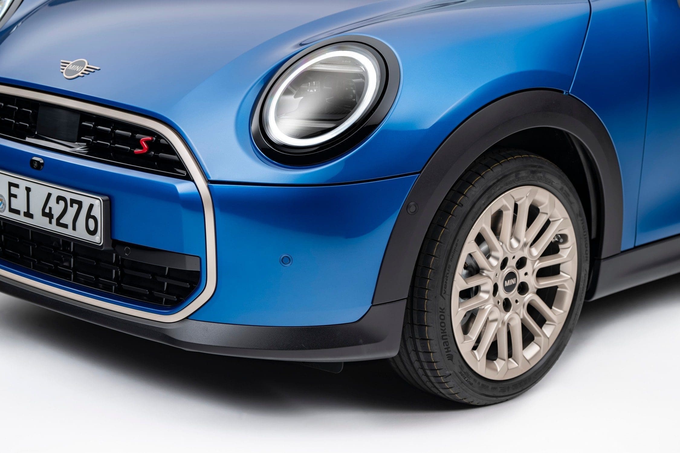 Nowy 5-drzwiowy MINI Cooper. Większa przestrzeń, ta sama frajda z jazdy
