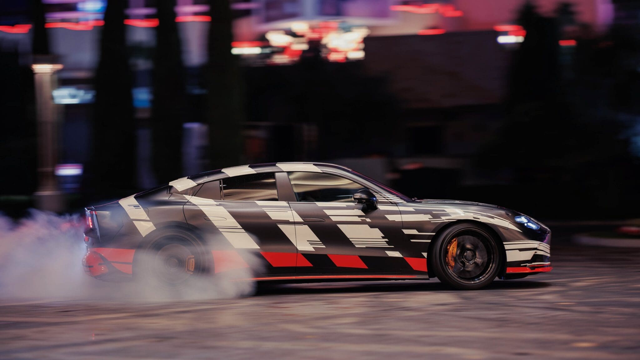 Nowy 4-drzwiowy Mercedes-AMG GT. Znamy datę premiery!