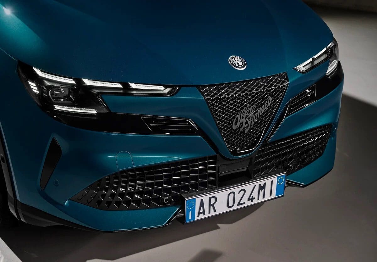 Nowa Alfa Romeo Milano 2024. Do wyboru elektryk i 48 voltowa hybryda z bogatym wyposażeniem