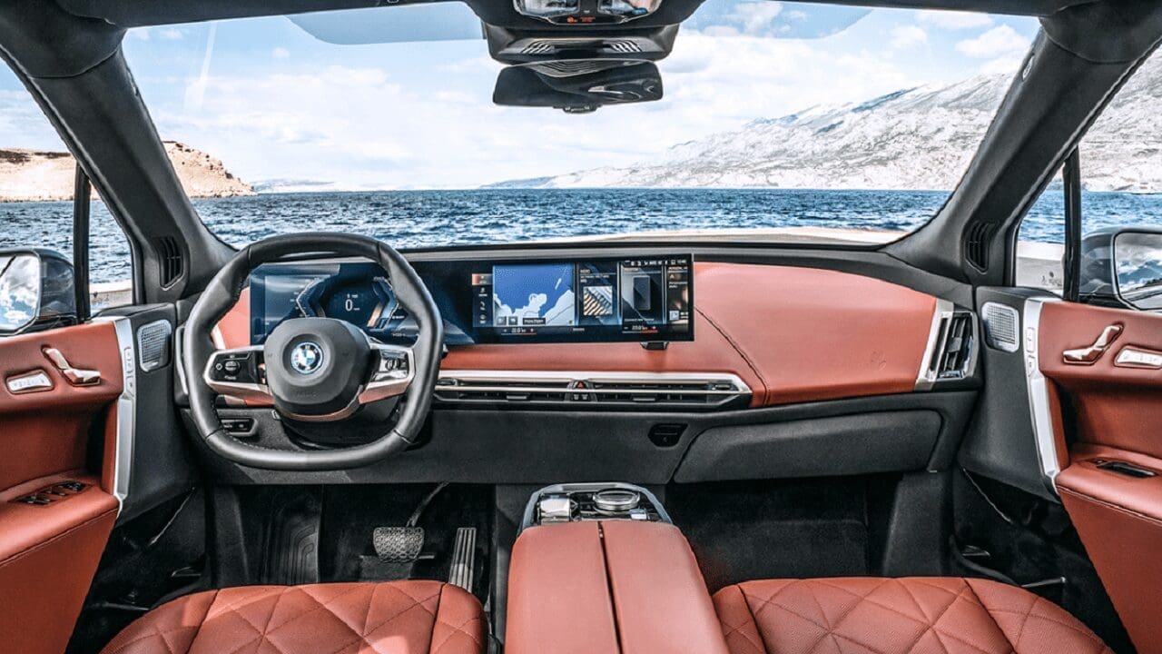 Pierwsze zdjęcie wnętrza nowego BMW X3