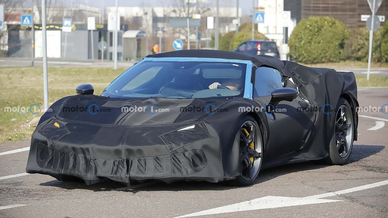 Nowe zamaskowane Ferrari 296 Versione Speciale. Nadchodzi hybrydowa bestia z Maranello