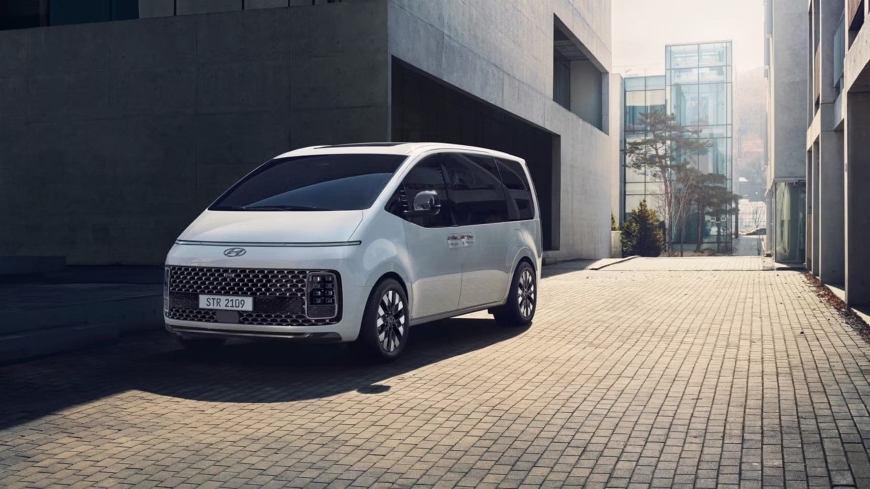 Nowy Hyundai Staria – mocny Van 7 lub 9 miejsc. Wyposażenie i cennik