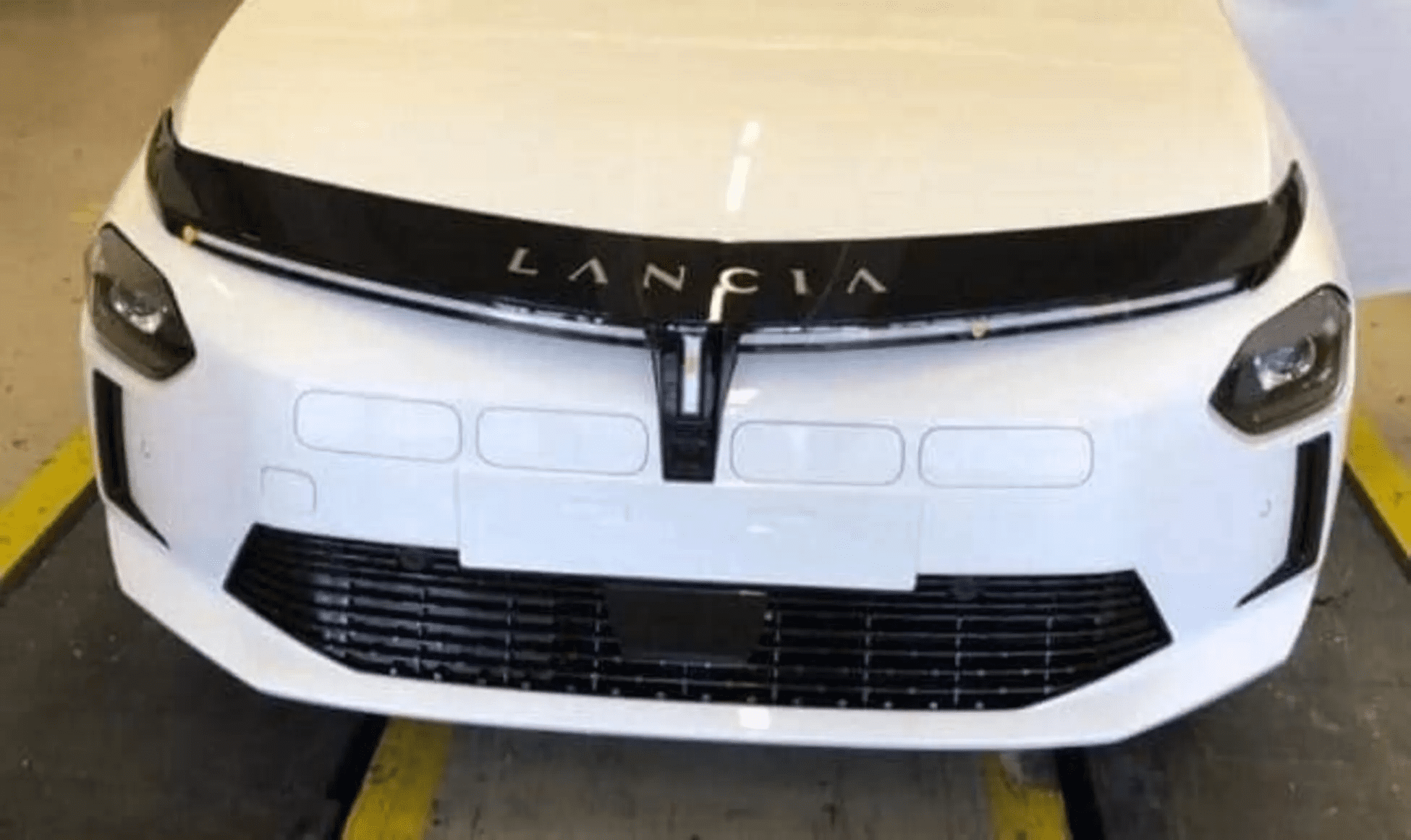 Nowa Lancia Ypsilon 2024. Mamy pierwsze oficjalne zdjęcia