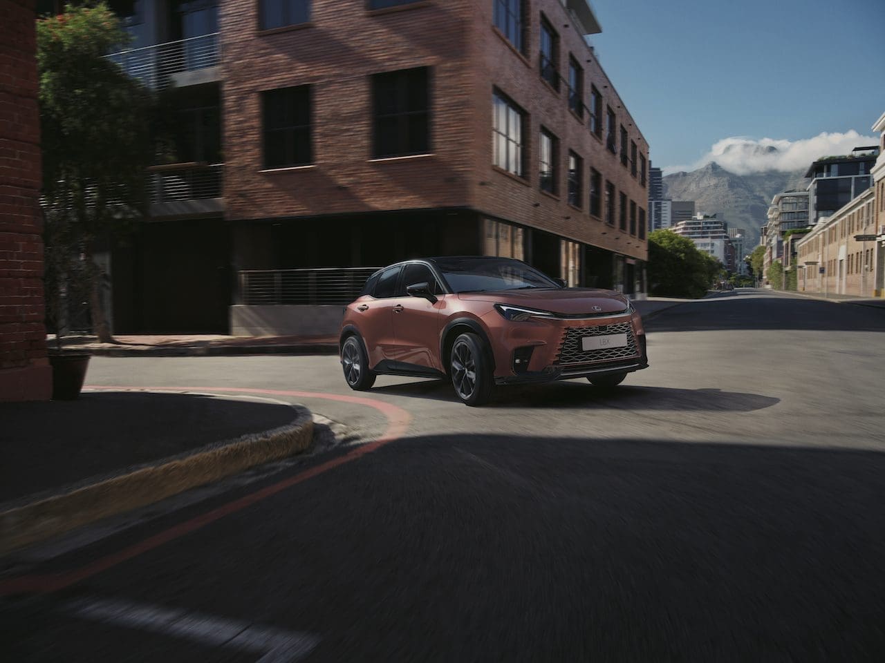 Lexus LBX na drogach w 2024r. cennik i wyposażenie