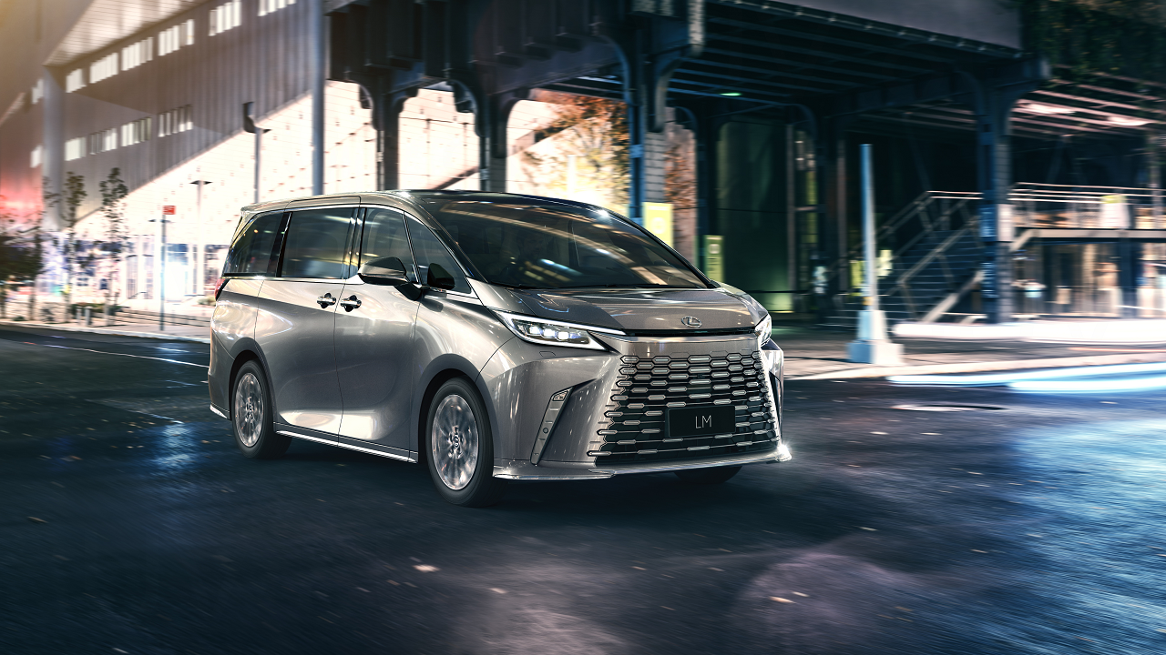 Premiera Lexus LM