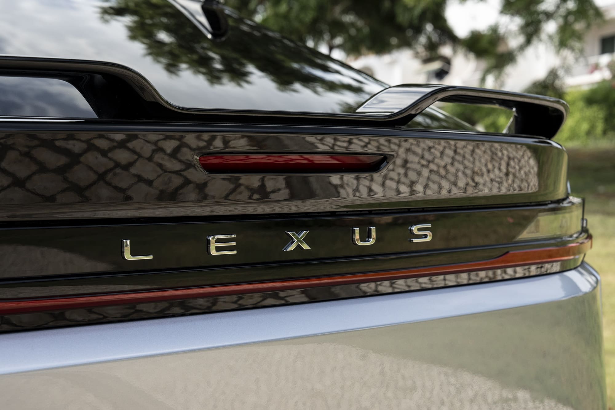 Nowy Lexus RZ 2026. Trzy wersje napędowe i nowe wnętrze