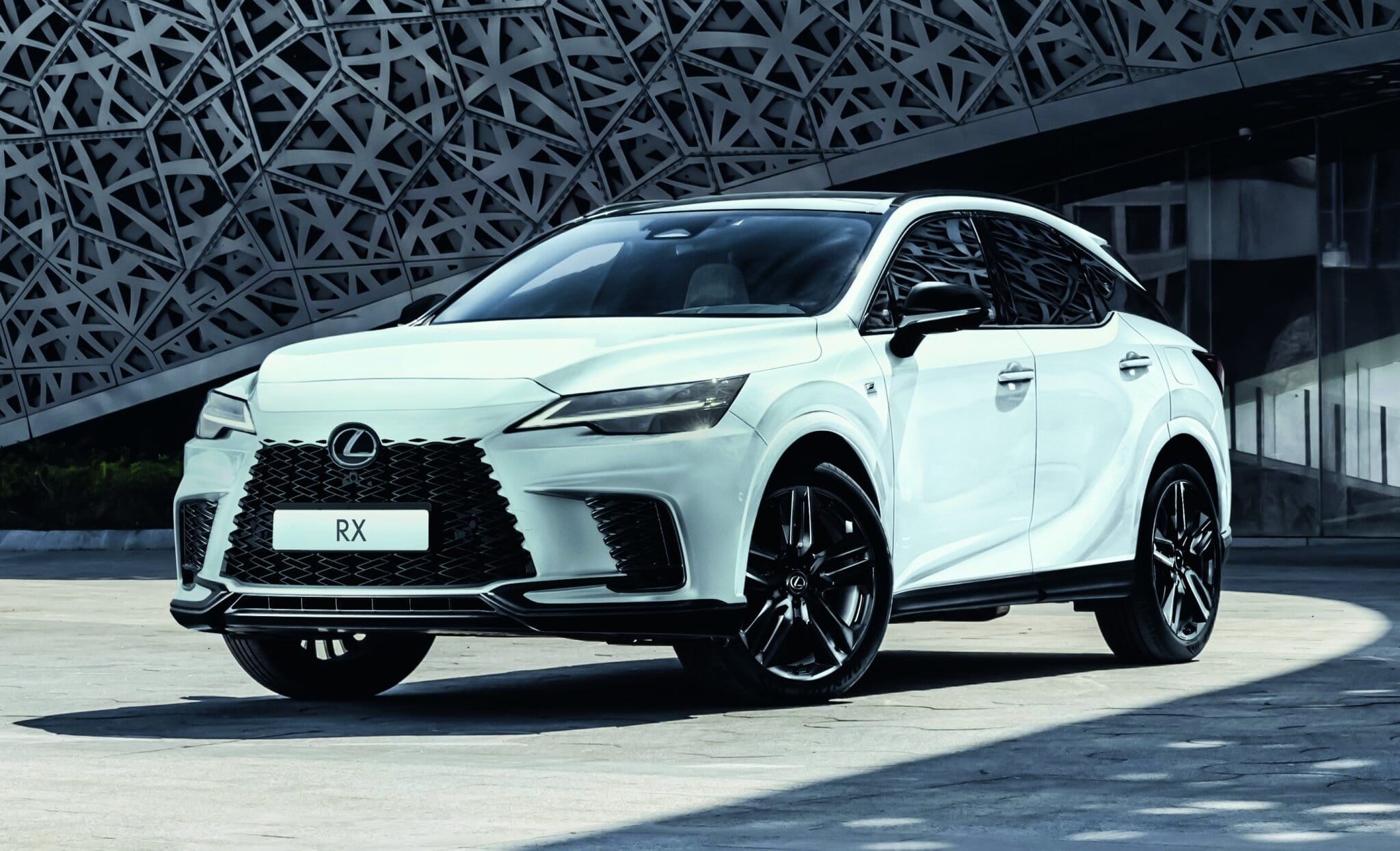 Hybrydowy SUV Lexus RX 500h to moc 371 KM i napęd 4×4 DIRECT4