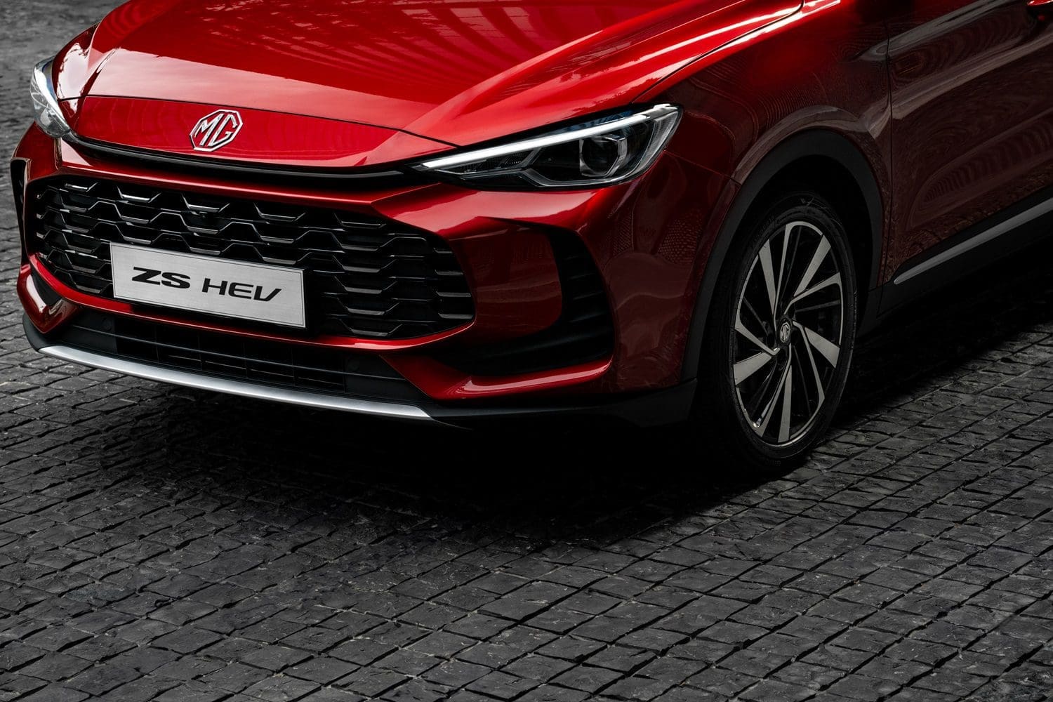 Jakie jest nowe MG ZS 2025. Znamy wygląd – pokazano zdjęcia. Hybrid+ to strzał w dziesiątkę!