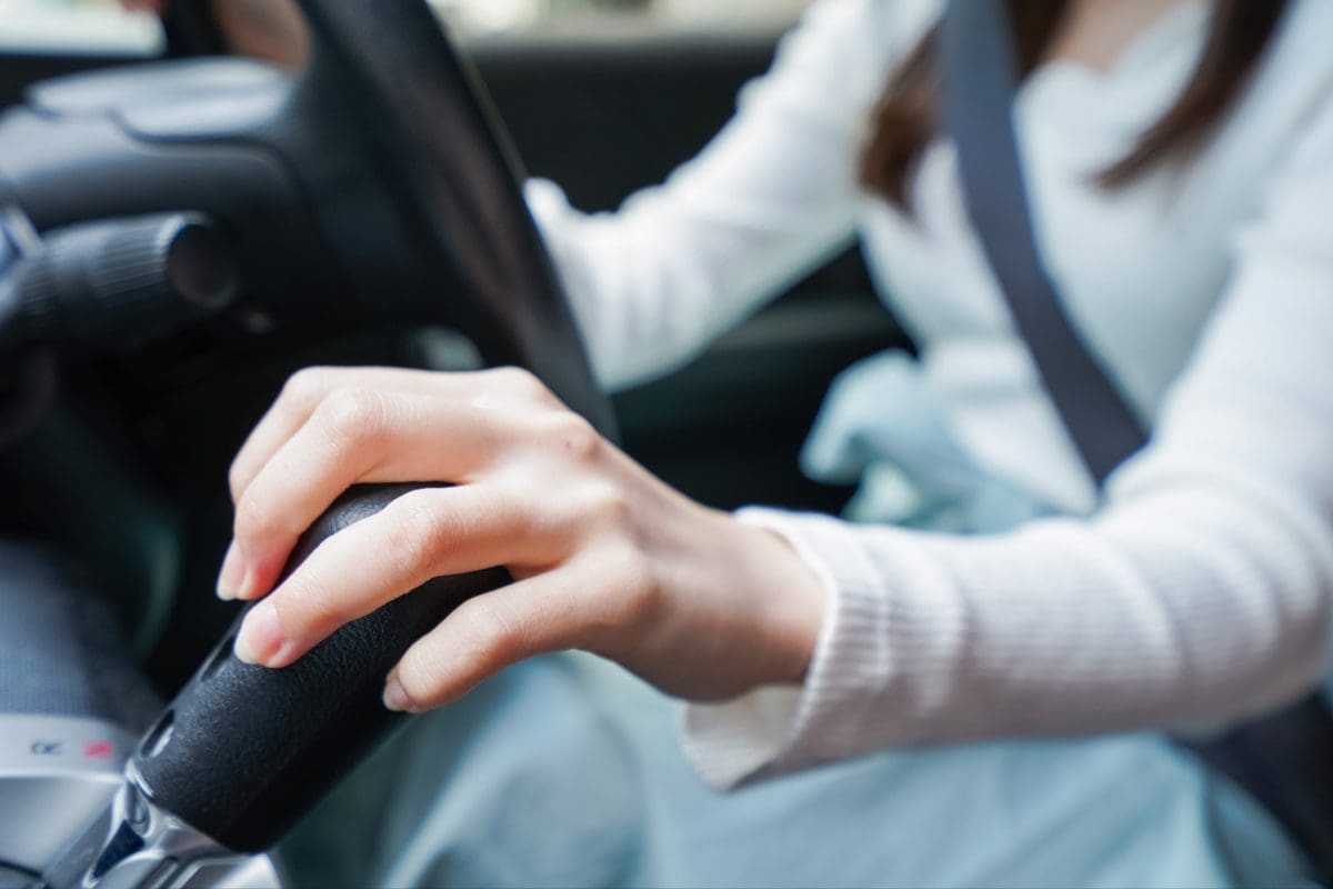 Manualna a automatyczna skrzynia biegów. Jakie są różnice i na którą się zdecydować?