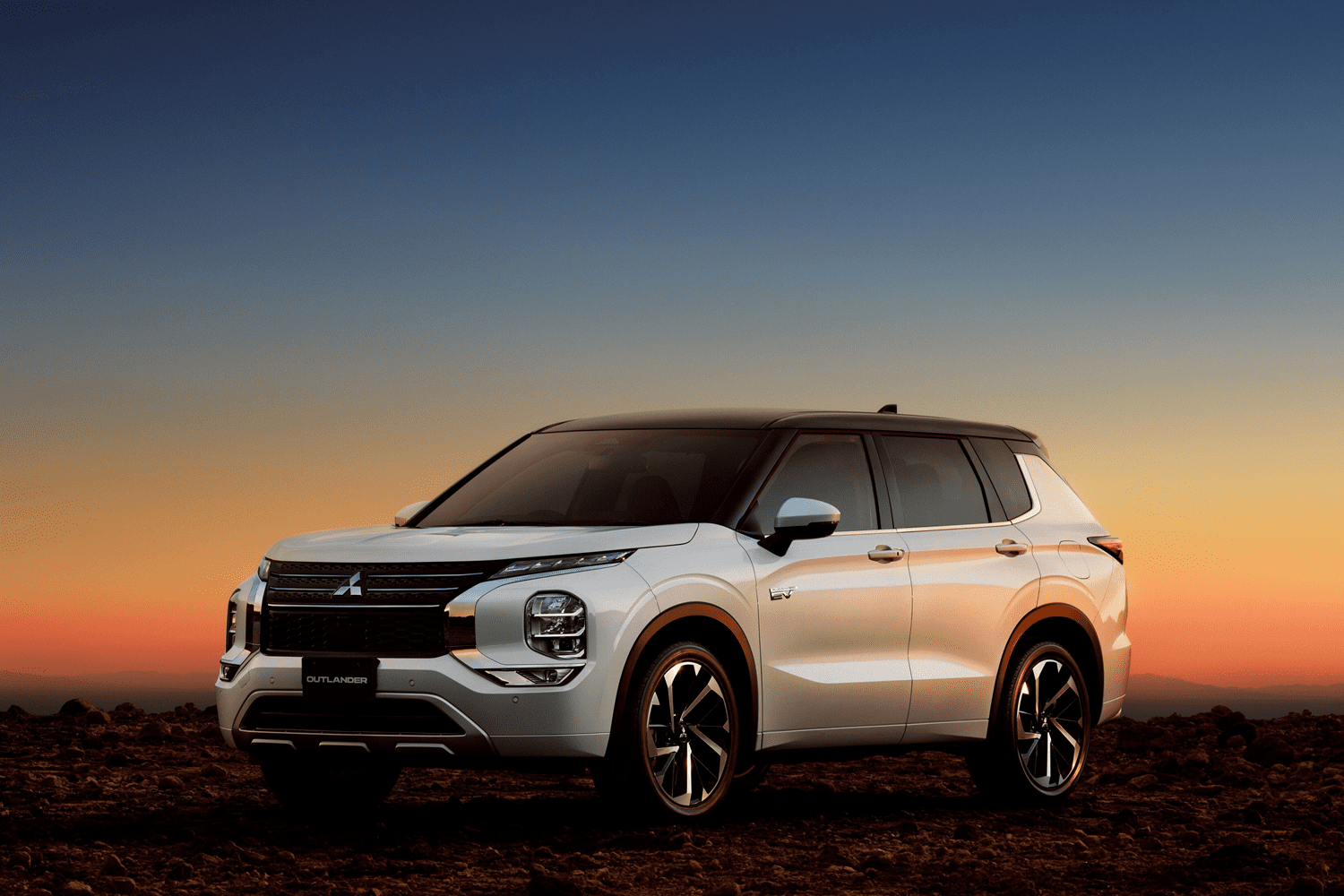 Mitsubishi Outlander PHEV 2024. Do sprzedaży zostało trochę czasu, ale producent ma niespodziankę!
