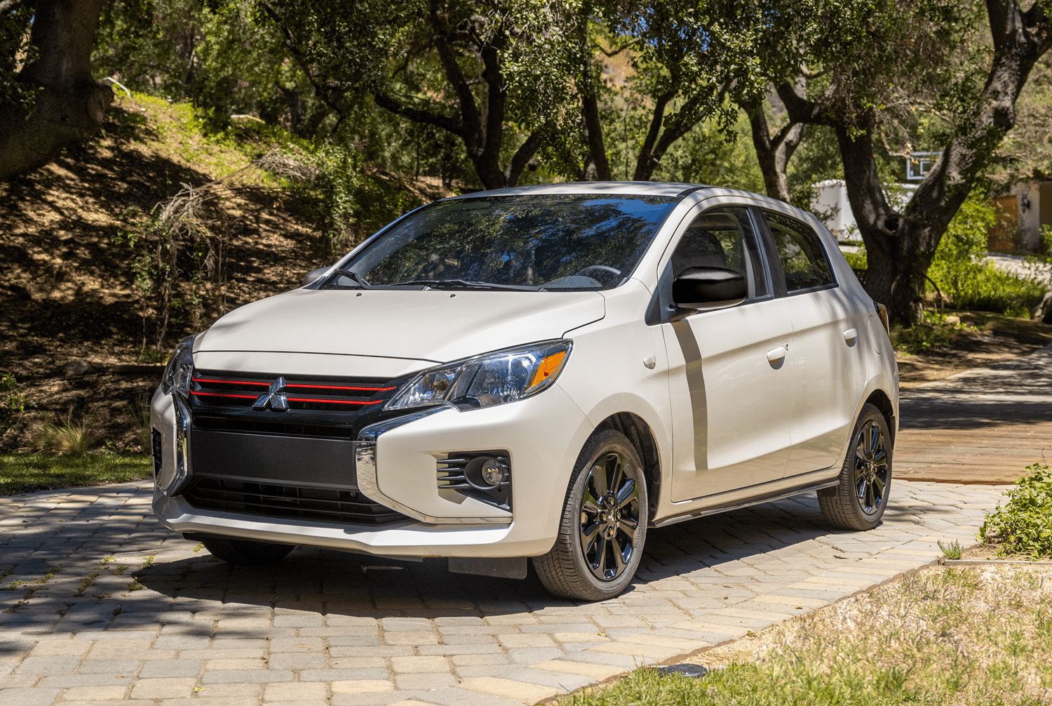 Mitsubishi Space Star. Mały i tani samochód z silnikiem 1.2