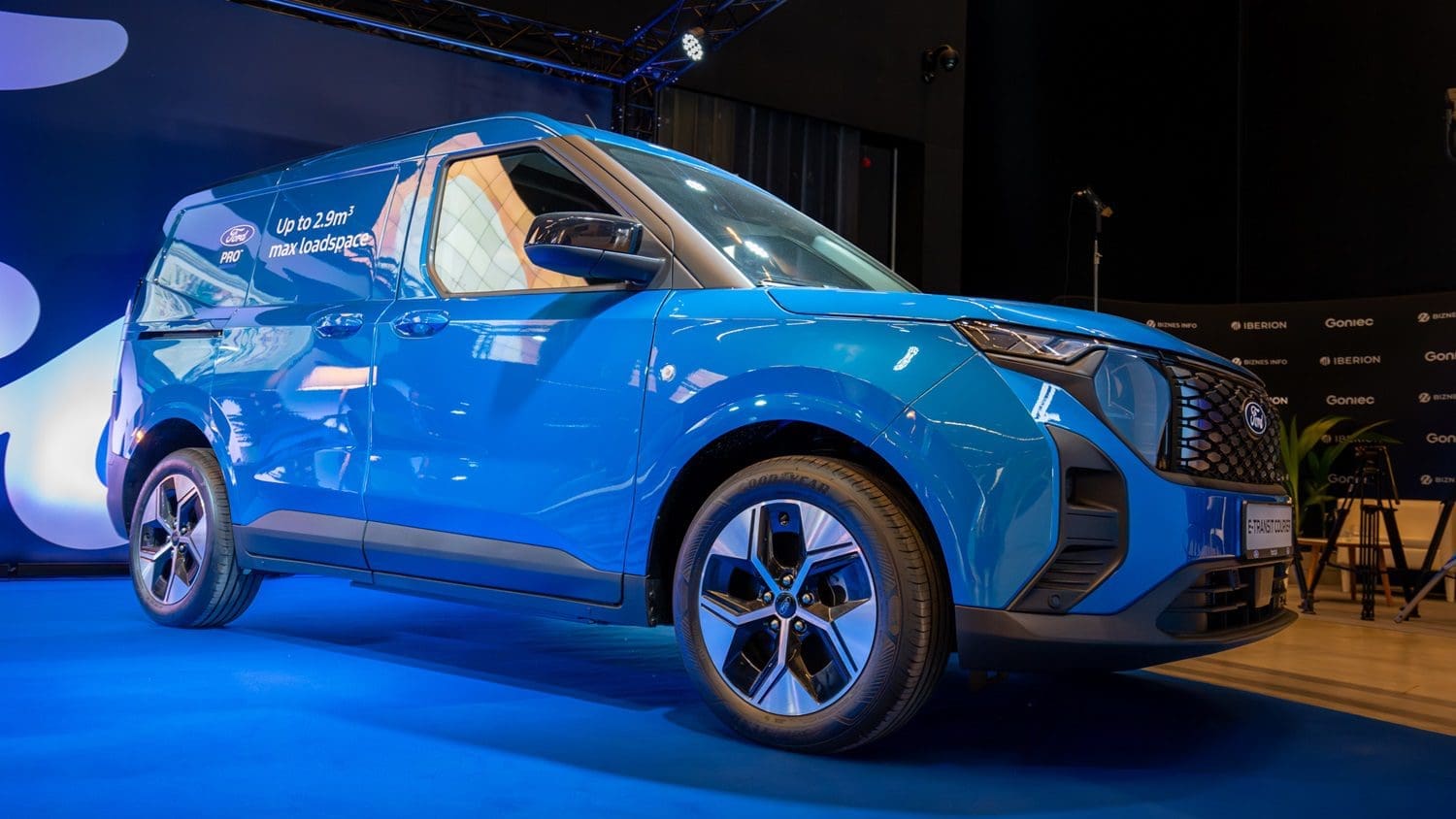 Nowy Ford E-Tourneo Custom i Ford E-Transit Courier 2024
