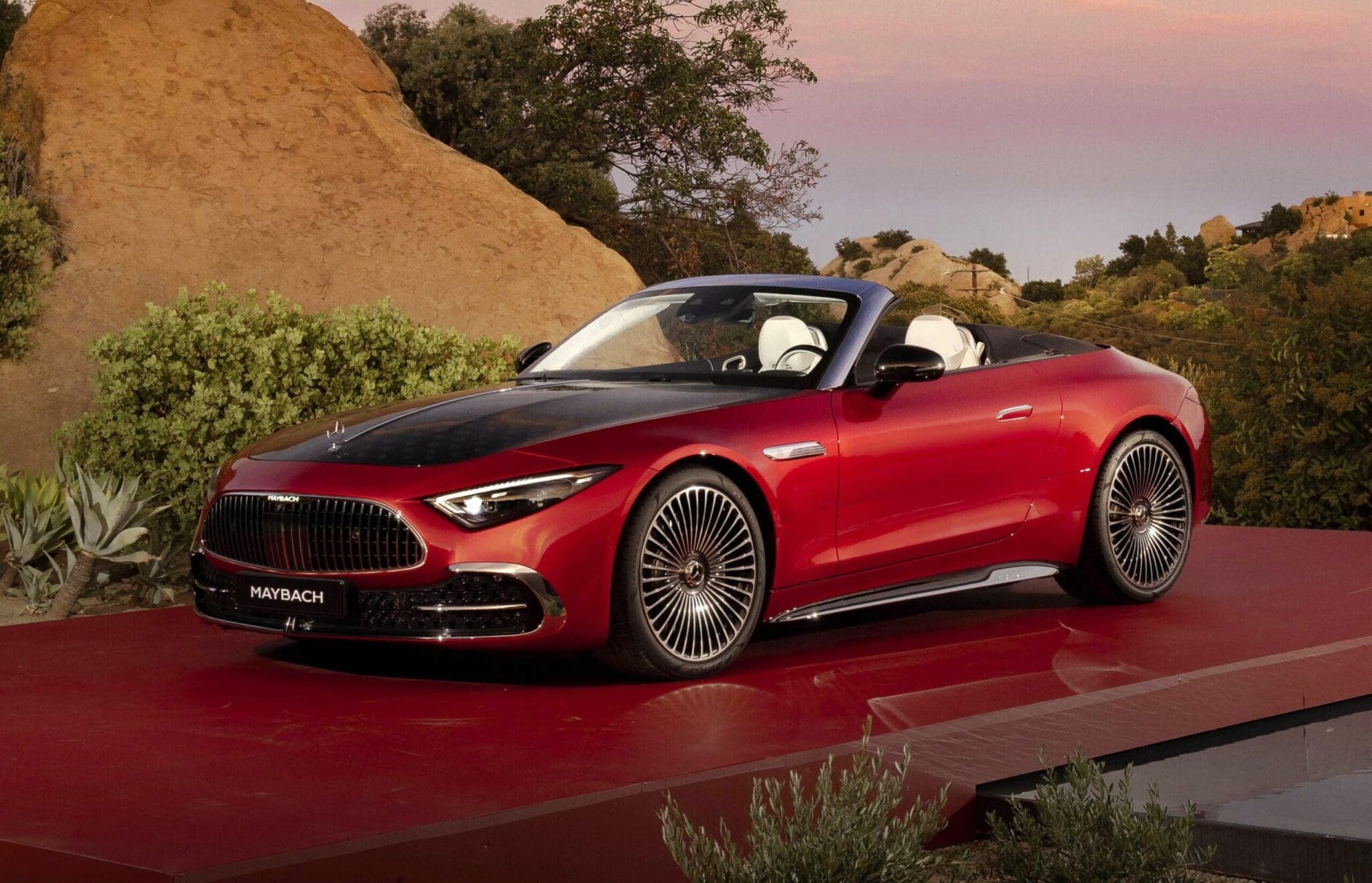 Nowy Mercedes-Maybach SL 680 Monogram Series Cabrio. Sportowy luksus z silnikiem V8 dostępny wiosną 2025 roku