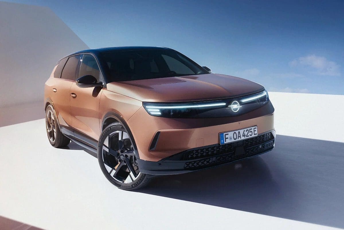 Opel Grandland 2025 nowej generacji. Oficjalne prezentacja nowoczesnego SUVa