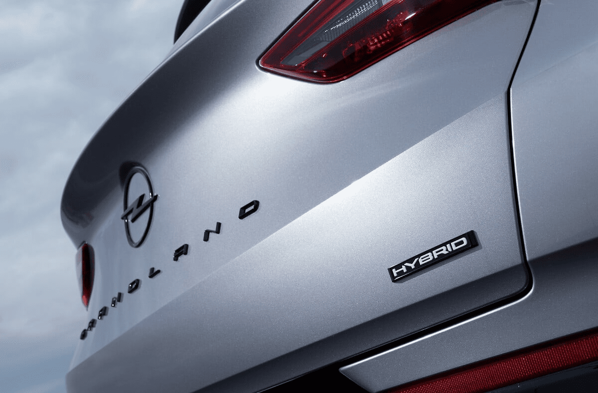 Opel Grandland Hybrid czyli duży SUV z napędem hybrydowym w cenie 159 400 zł.