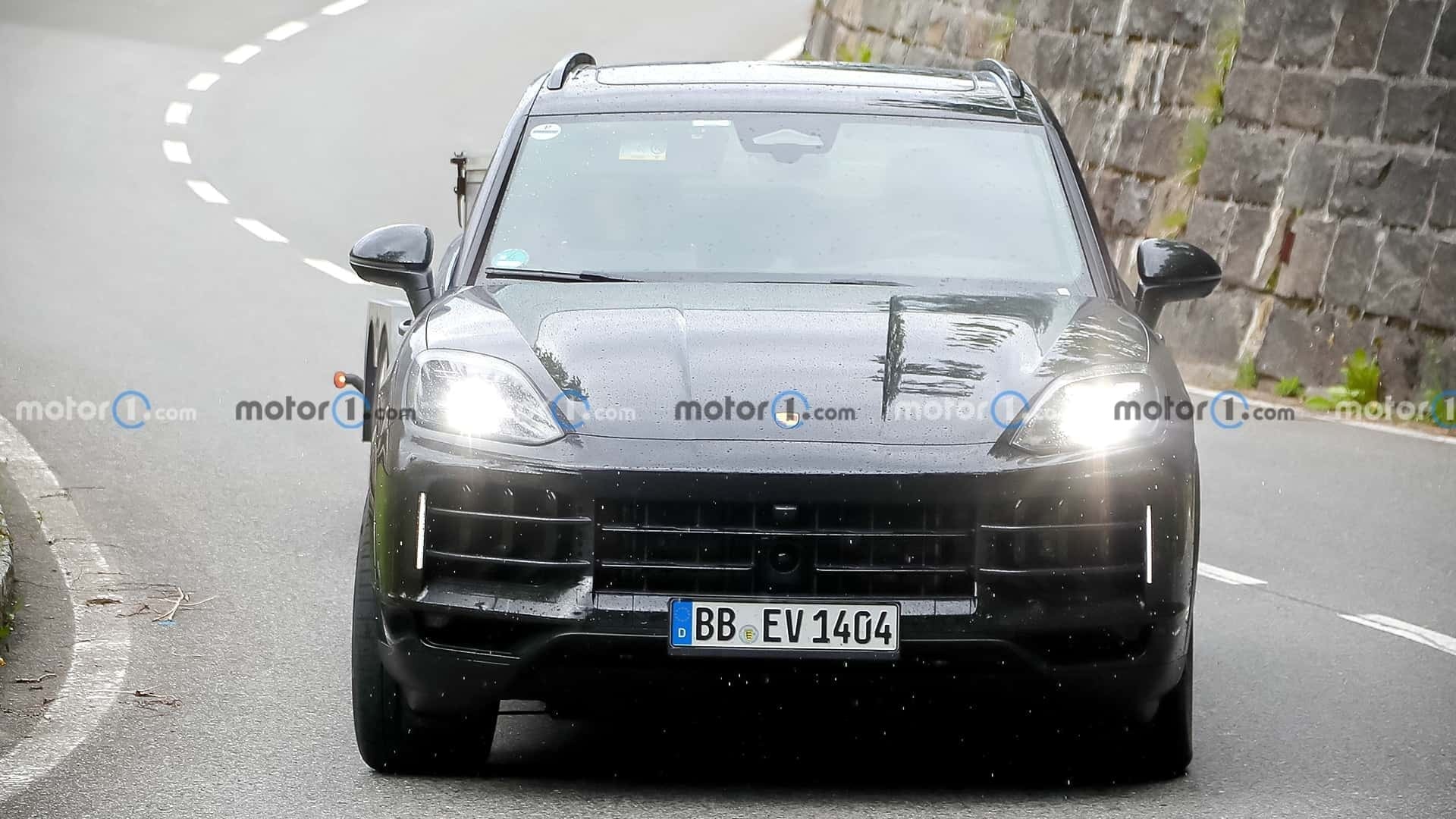 Nowe elektryczne Porsche Cayenne 2026 po faceliftingu. Pierwsze zdjęcia