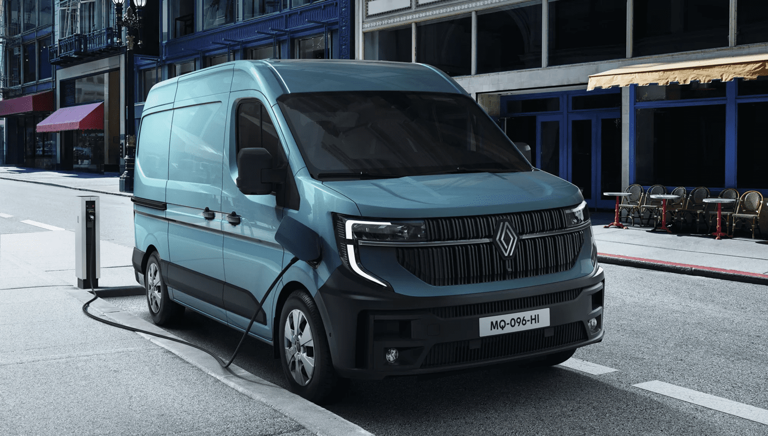 Renault Master E-TECH Electric z zasięgiem 460 kilometrów i technologią V2X. Uwierzycie?