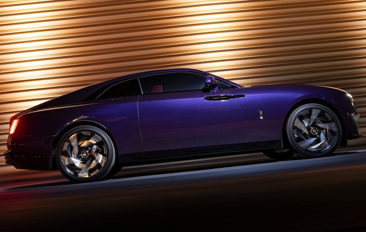 Rolls Royce Spectre Black Badge 2026. Najmocniejszy i najbardziej luksusowy Rolls dla bogatych