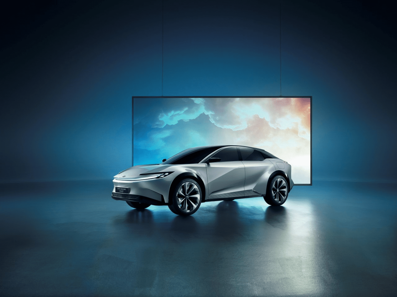 Toyota Sport Crossover Concept to kolejny elektryk przyszłości. wygląda zjawiskowo ale Czy ma sens?