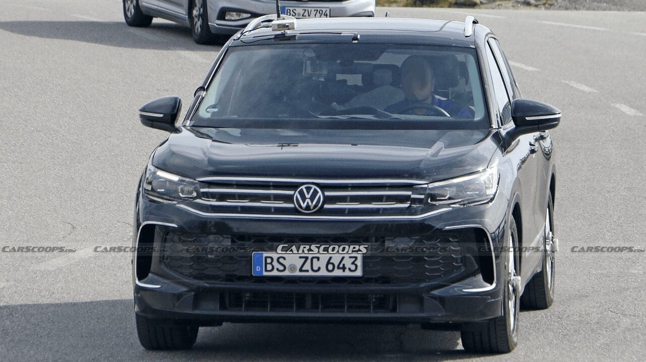Nowy Volkswagen Tiguan 2024: szpiegowskie zdjęcia wnętrza