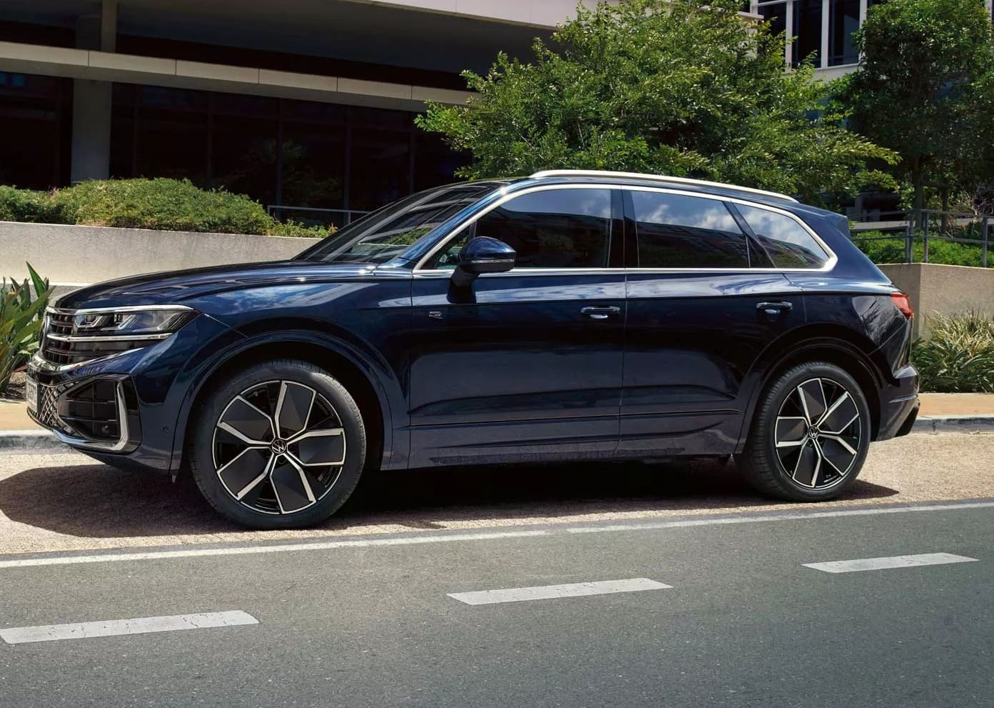 duży SUV Volkswagen Touareg