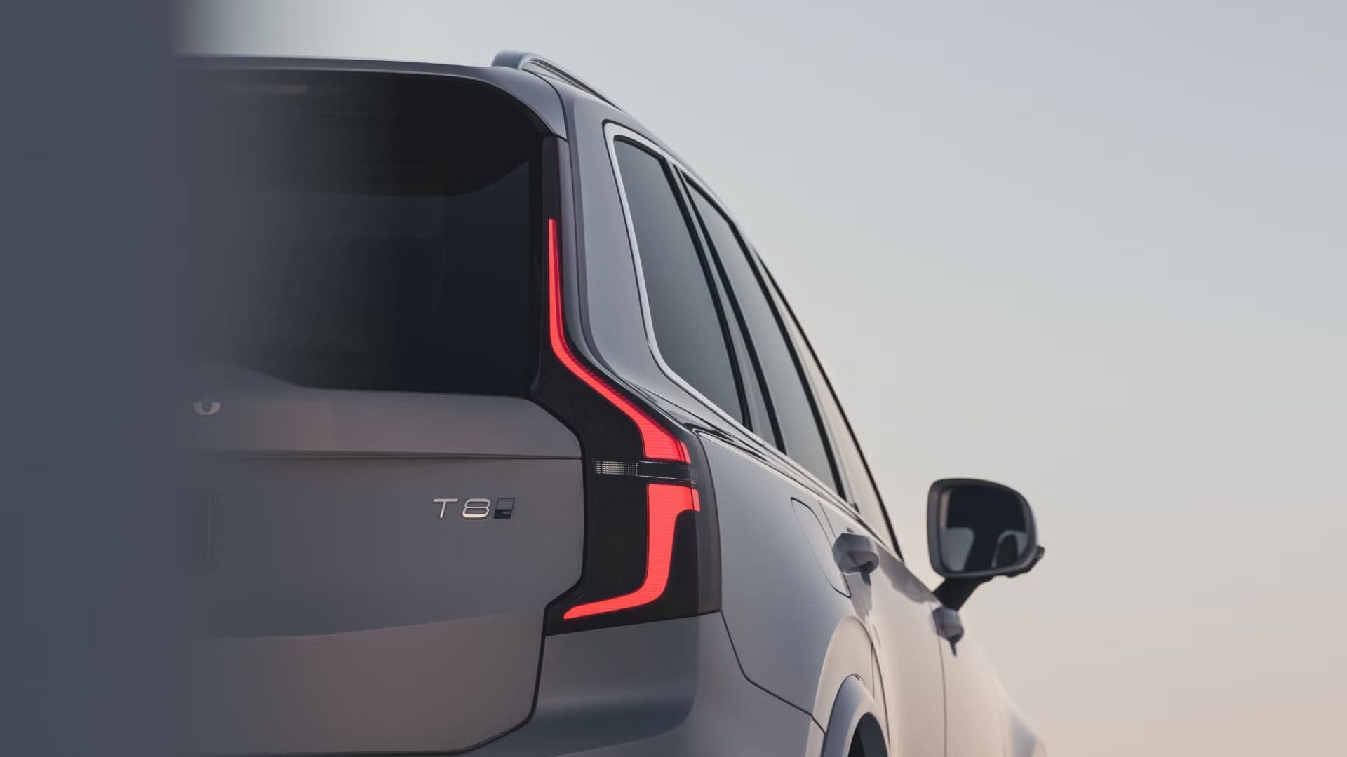 Volvo XC90 2025. Komfortowy hybrydowy SUV plug-in z technologią przyszłości