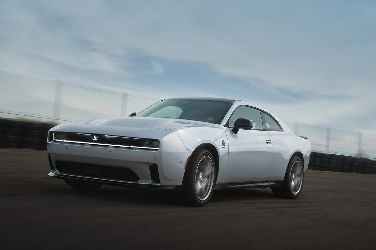 Stellantis wprowadza akumulatory półprzewodnikowe do nowego Dodge Charger Daytona