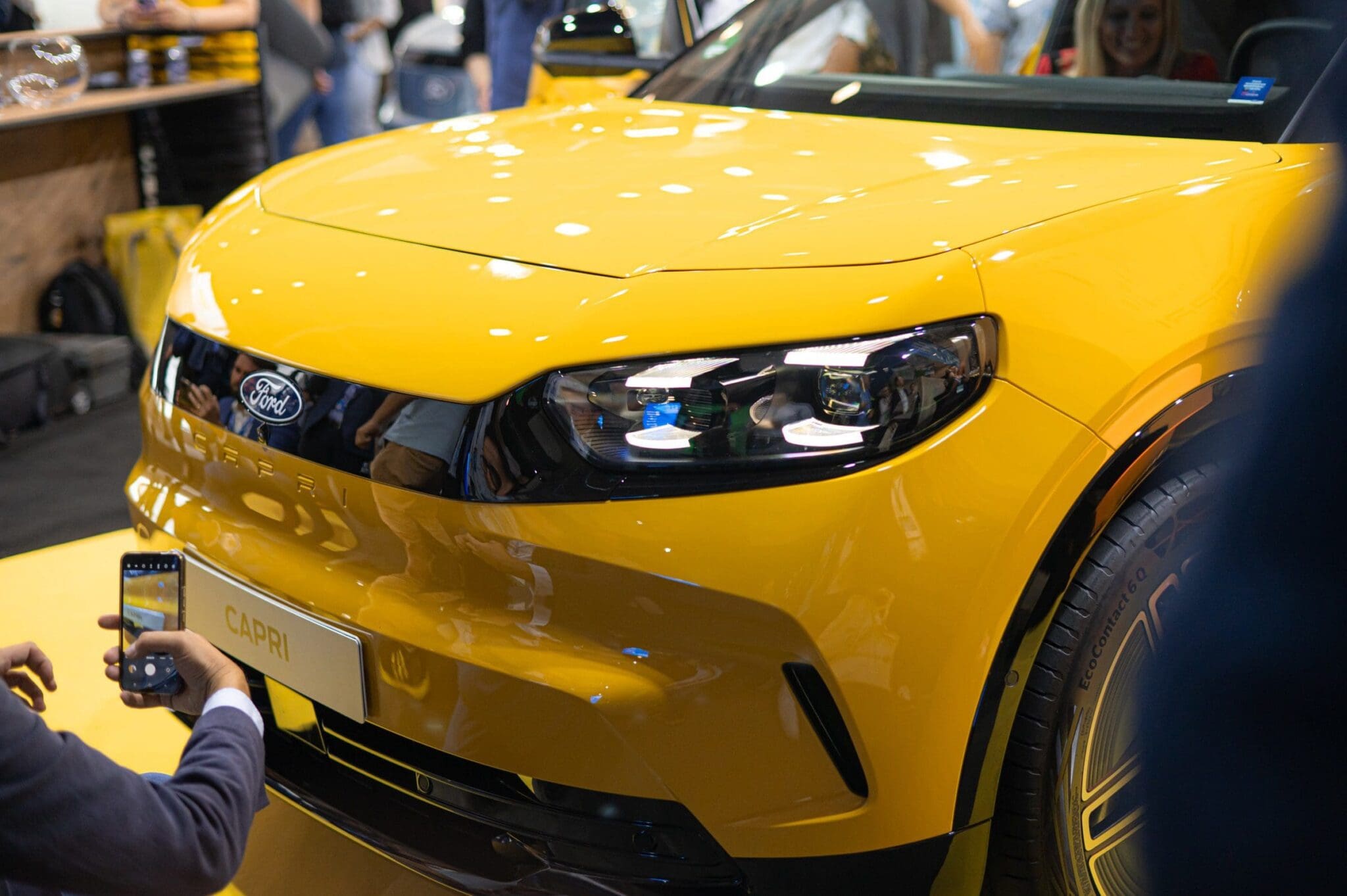 Nowy elektryczny Ford Capri 2025. Ikona powraca, ale to cennik i wyposażenie standardowe robią wrażenie