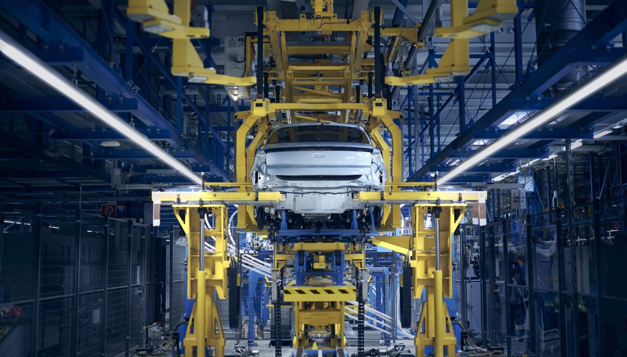 Wyższe ceny samochodów Ford. Cła uderzają w klientów. Mustang Mach-E 2025 droższy nawet o 2000 dolarów
