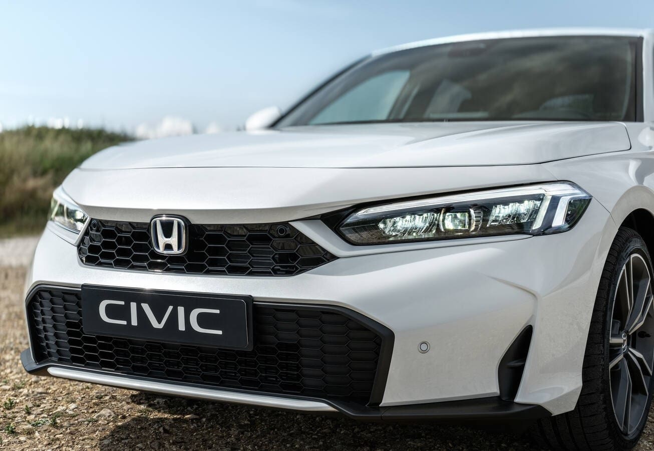Nowa Honda Civic eHEV 2025 jako hybrydowy hatchback