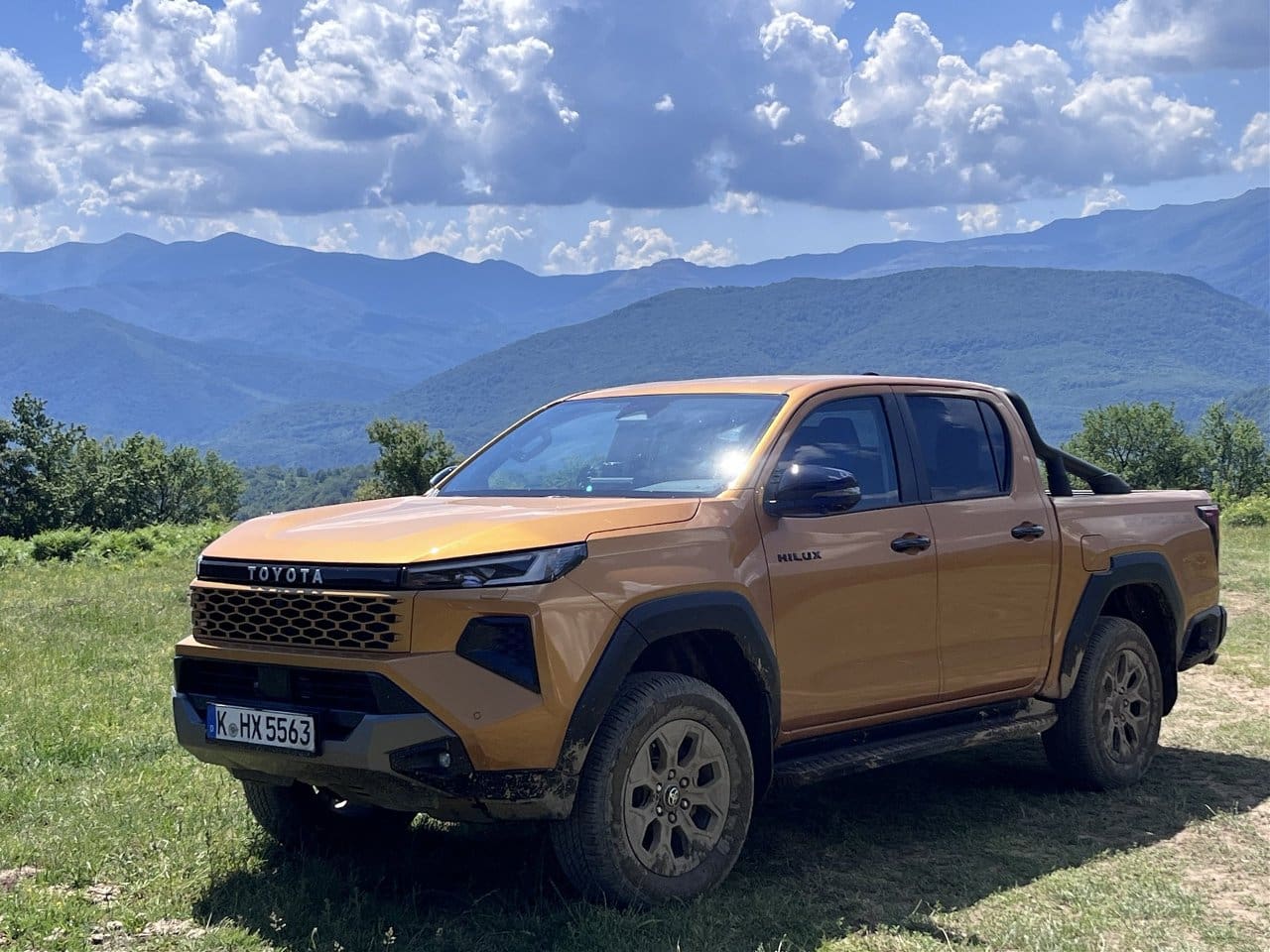Nowa Toyota Hilux 2026. Diesel zostaje, ale elektryk też wjeżdża do gry