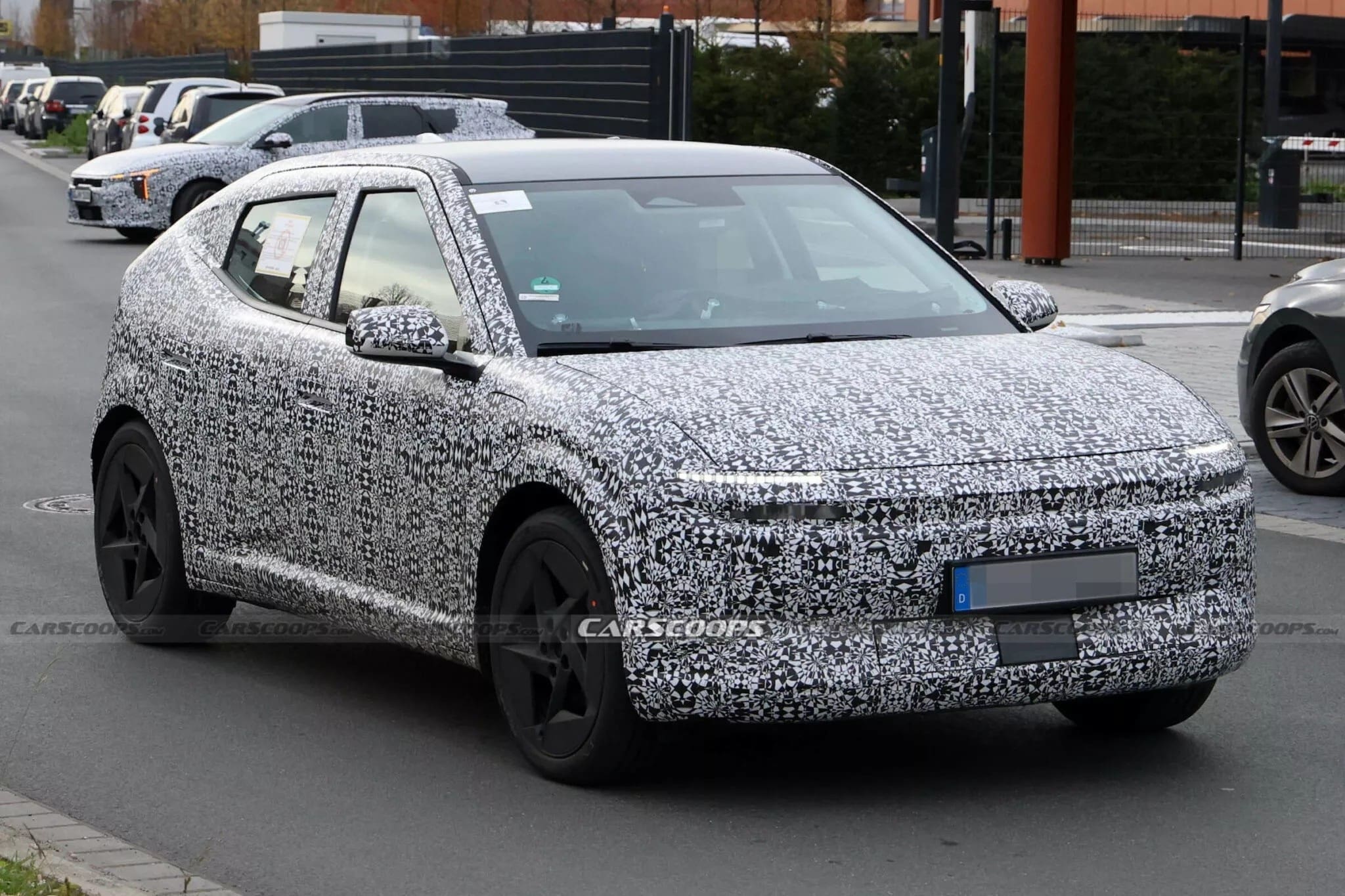 Hyundai Ioniq 3 przyłapany niemal bez kamuflażu. Wnętrze ujawnione!