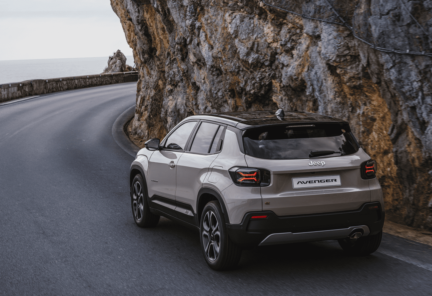 Nowy Jeep Avenger 2024. Oferta z bardziej dopasowanym wyposażeniem. Rusza sprzedaż
