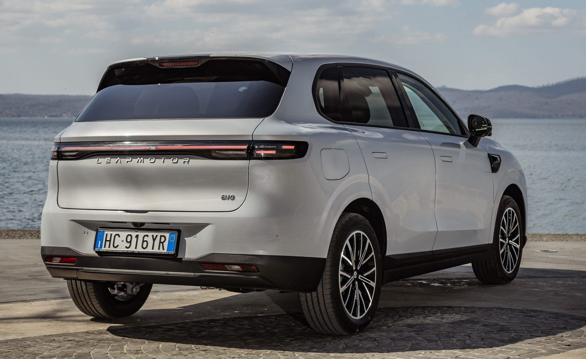 Nowy Leapmotor B10 Hybrid EV. Czy hybrydowy chiński SUV coś ugra?