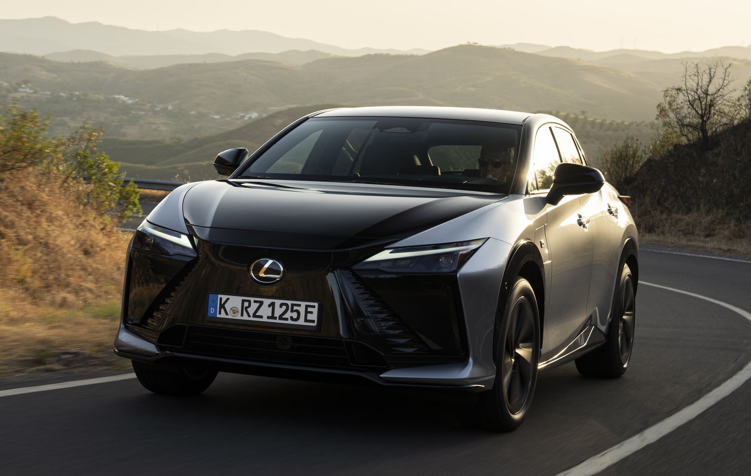 Nowy Lexus RZ550e F SPORT