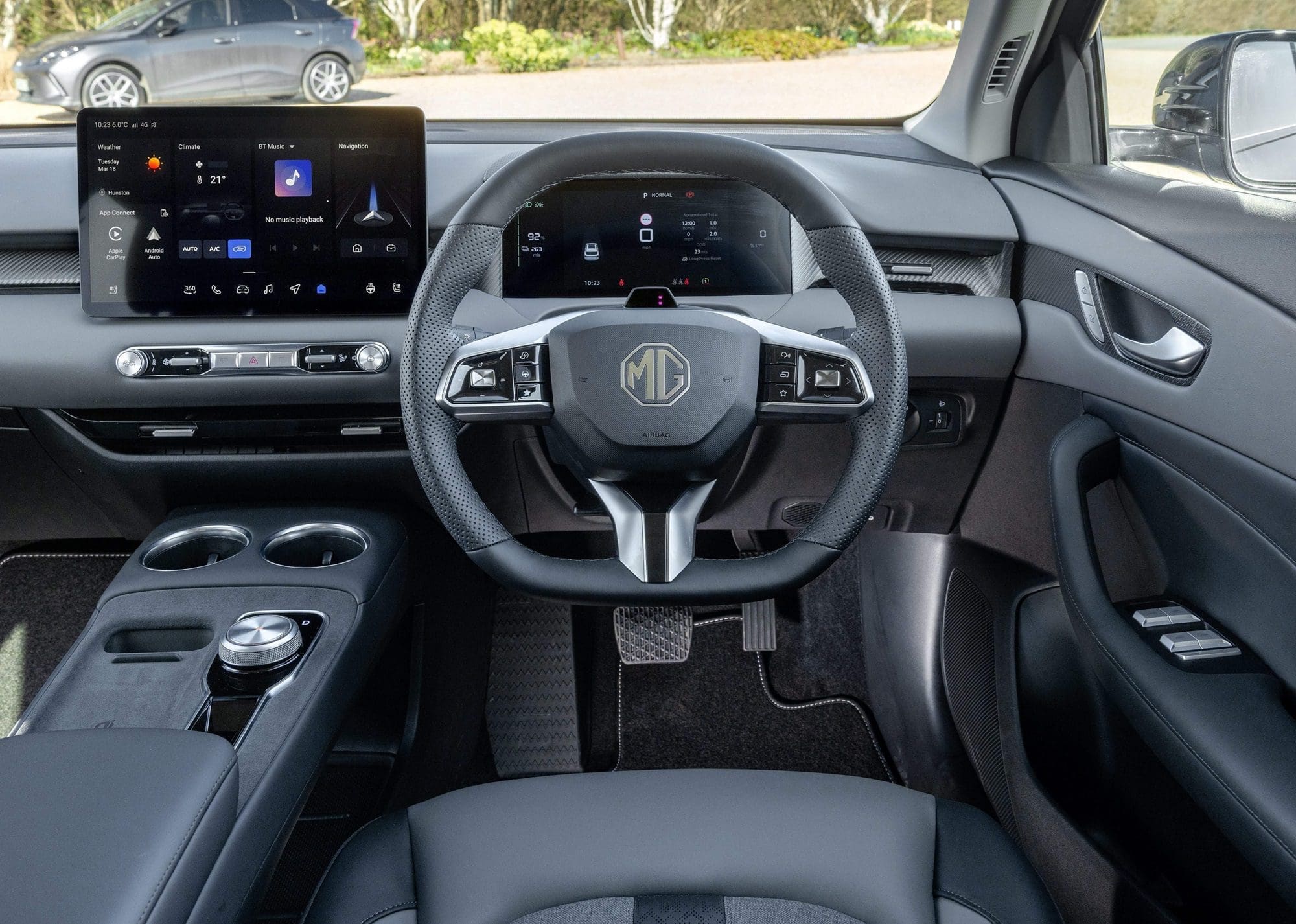 Wnętrze elektryczny SUV S5