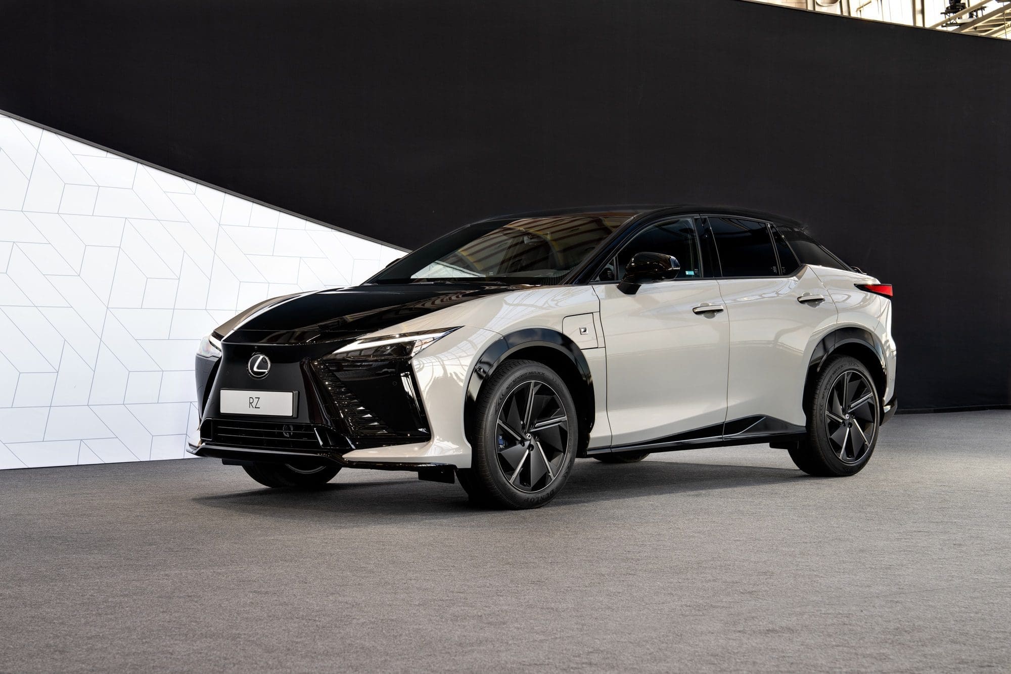 Nowy Lexus RZ