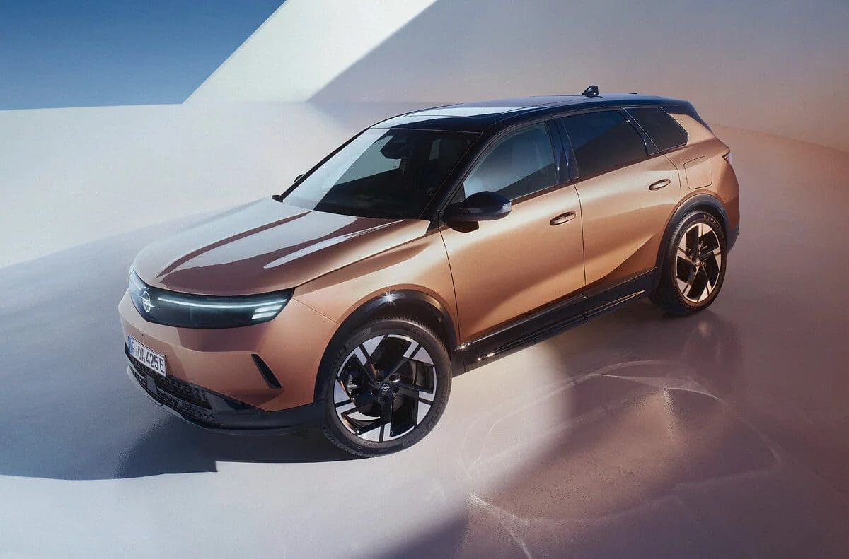 Nowy Opel Grandland 2025 to elektryk i hybryda. Jest już polski cennik