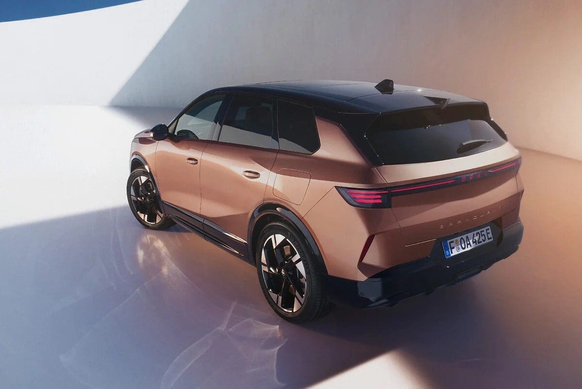 elektryczny SUV Grandland 2025