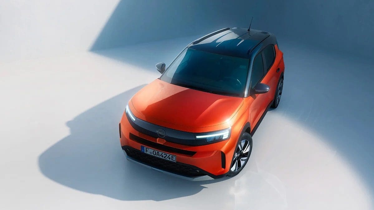 Nowy Opel Frontera zaprezentowany. Ten mały SUV to hybryda 1.2 lub elektryk