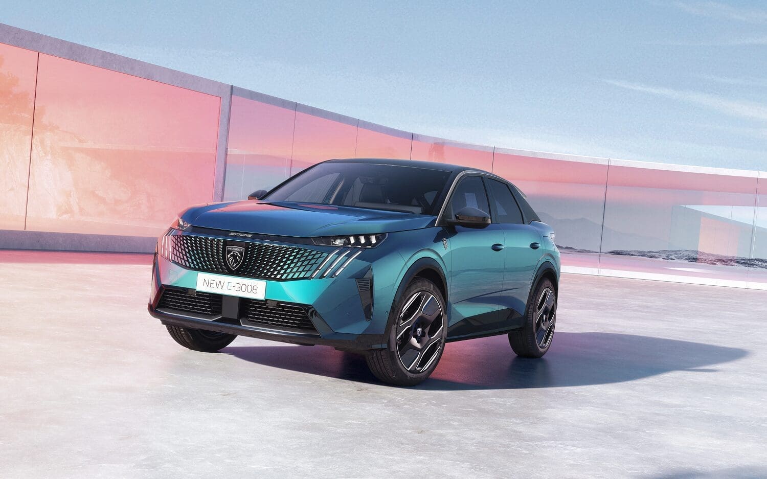 Elektryczny Peugeot E-3008 – francuzi chwalą się sukcesem. Cennik i nowe wersje w planach