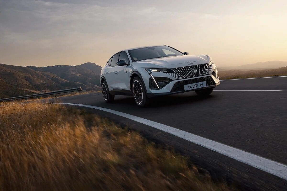 Nowy PEUGEOT E-408 – otwarcie zamówień w polskich salonach.