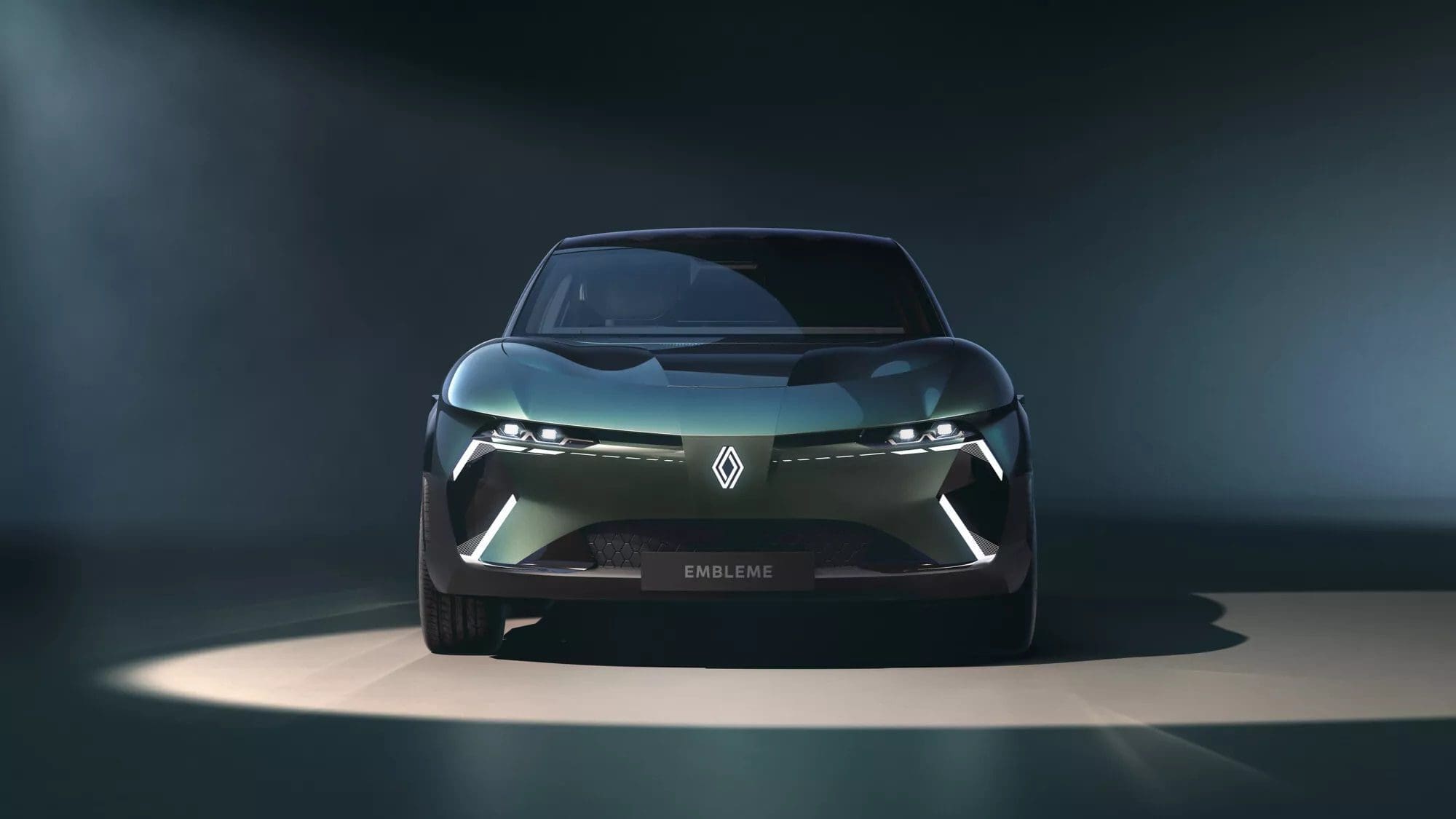 Projekt Renault Embleme. Ekologiczny i nowoczesny samochód rodzinny o długości prawie 5 metrów