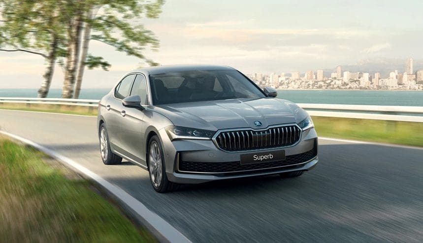 Skoda Superb Liftback 2025, nowa hybrydowa wersja PHEV już dostępna w Polsce!