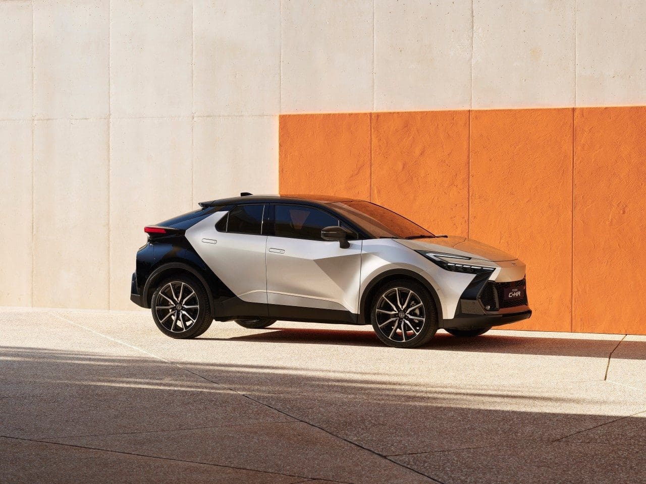 Toyota C-HR Plug-In Hybrid PHEV 2024. Znamy ceny