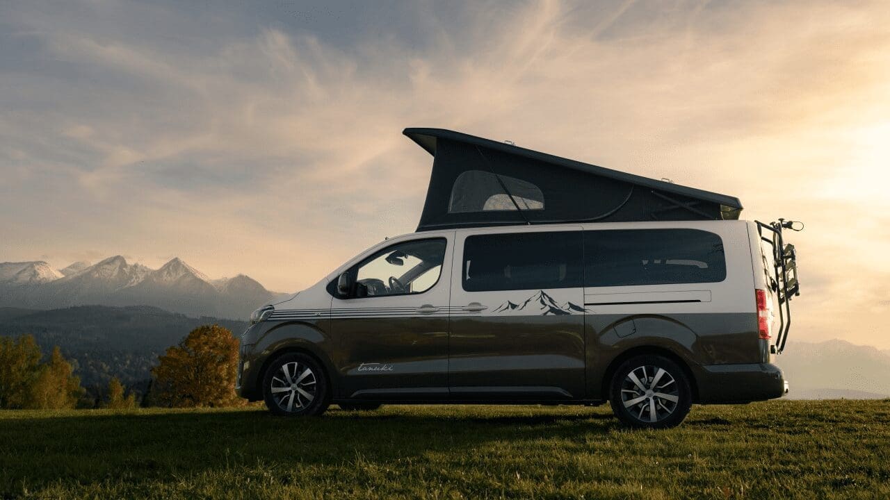 Zabudowana Toyota Proace Verso. Kamper na wakacje