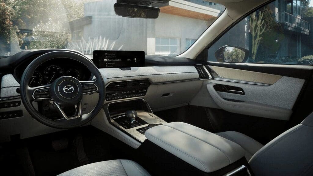 Mazda CX-90 wnętrze